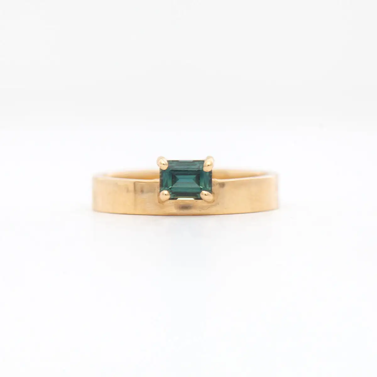 0.50 ct Horizontal Emerald-Cut Gradient Sapphire Monolith Ring