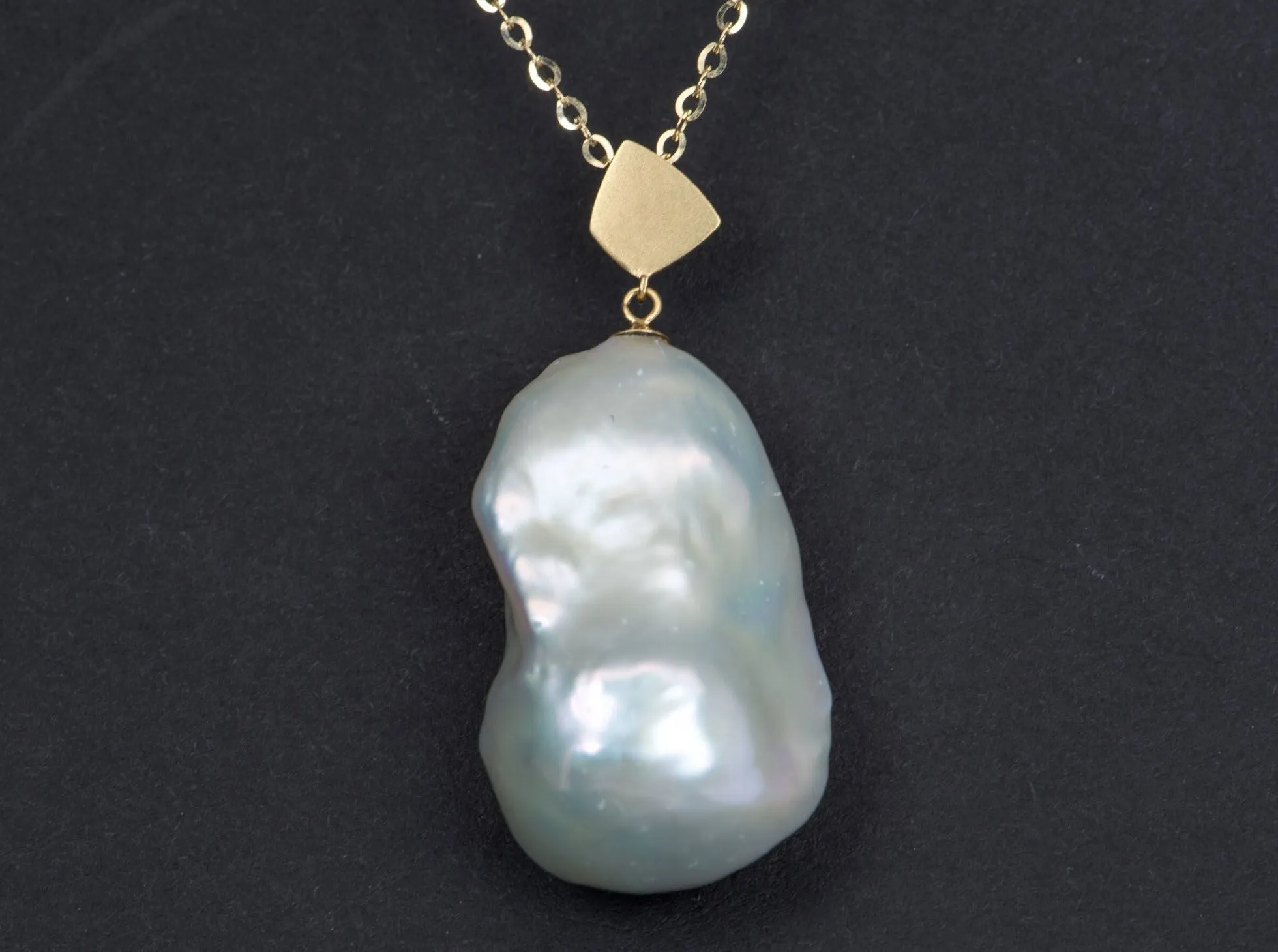 Natural Flameball Pearl Pendant with 18K Gold Bail R4257