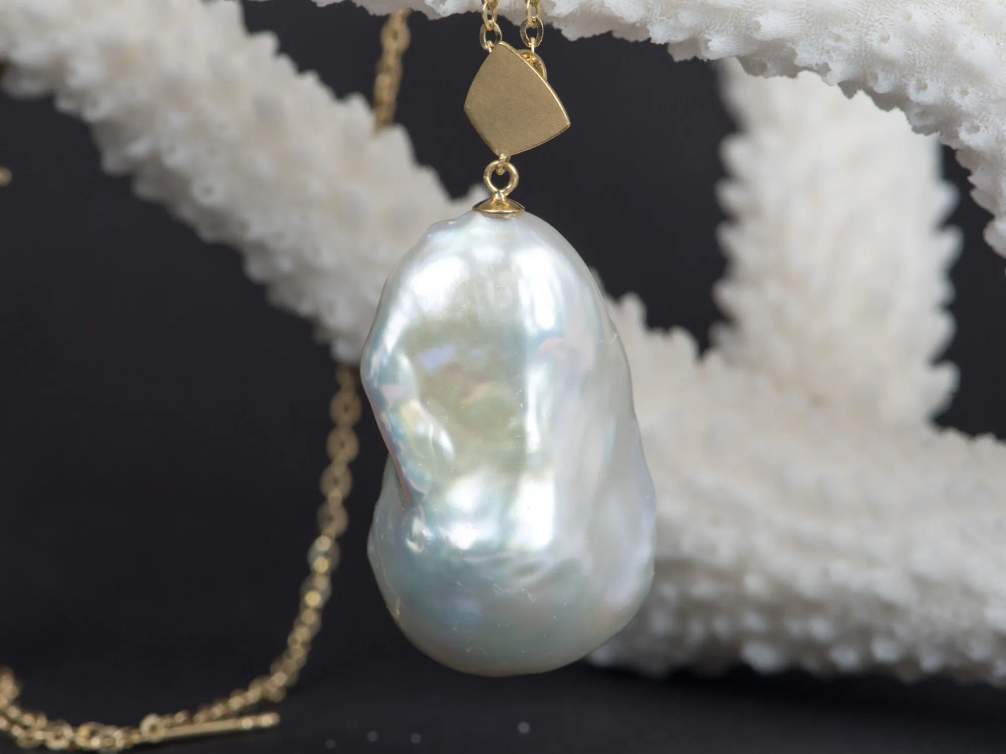 Natural Flameball Pearl Pendant with 18K Gold Bail R4257