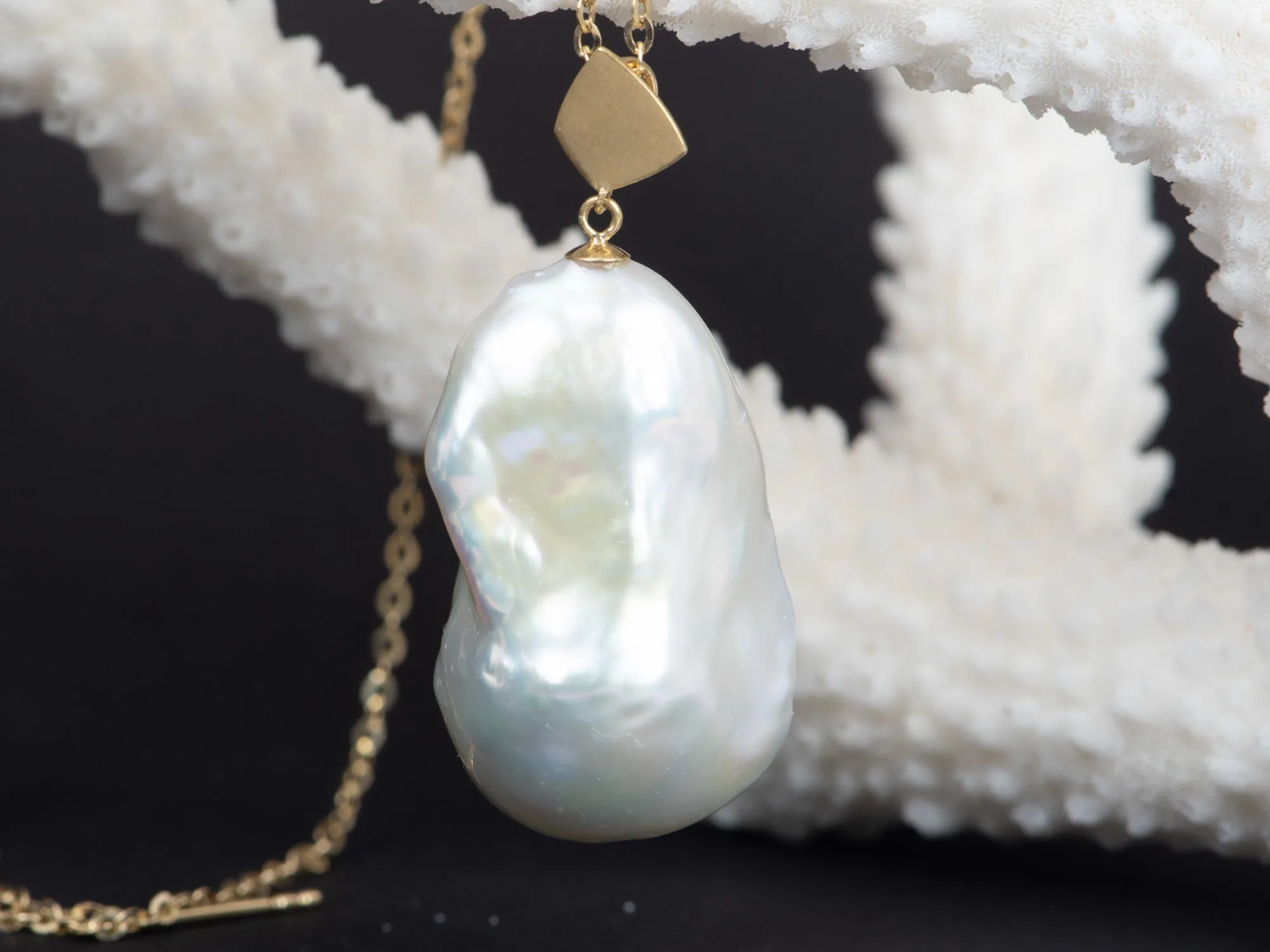 Natural Flameball Pearl Pendant with 18K Gold Bail R4257